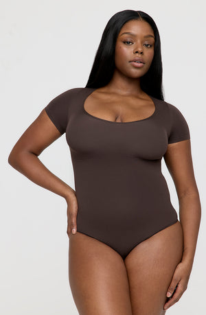 365 CONTOUR SHORT SLEEVE SHAPING BODYSUIT - ESPRESSO