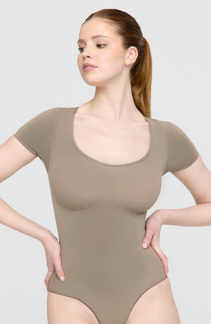 365 CONTOUR SHORT SLEEVE SHAPING BODYSUIT - STONE KHAKI