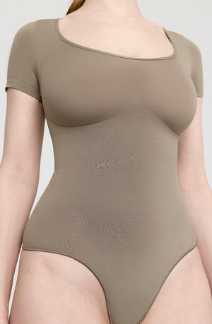 365 CONTOUR SHORT SLEEVE SHAPING BODYSUIT - STONE KHAKI