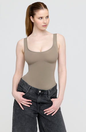 365 CONTOUR STRAPPY SHAPING BODYSUIT - STONE KHAKI