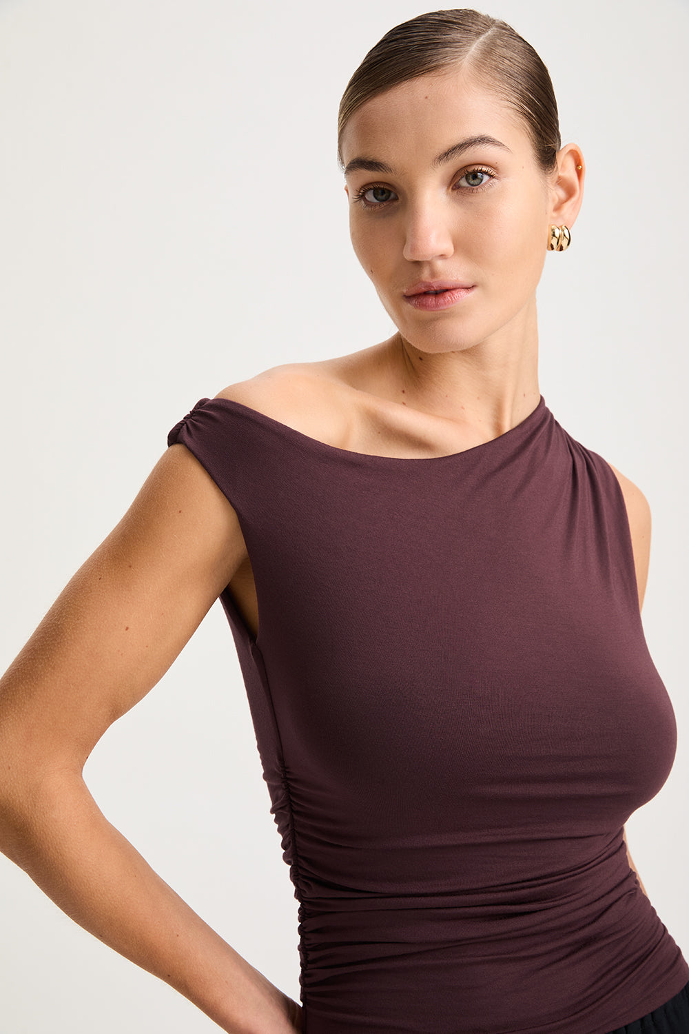 365 ASYMMETRIC RUCHED SIDE TOP - MULLED WINE