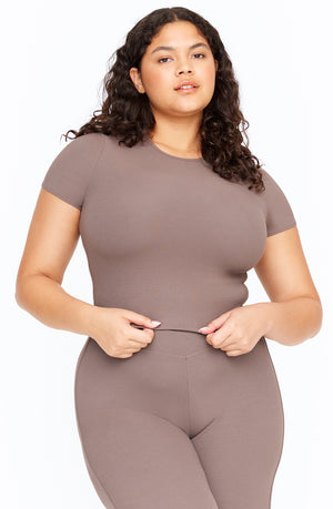 365 SCULPTING LOUNGE SHORT SLEEVE T-SHIRT - MOCHA