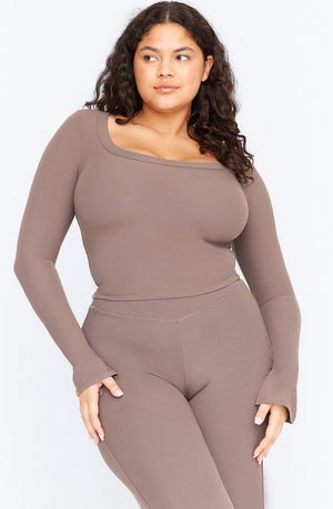 365 SCULPTING LOUNGE SPLIT LONG SLEEVE TOP - MOCHA