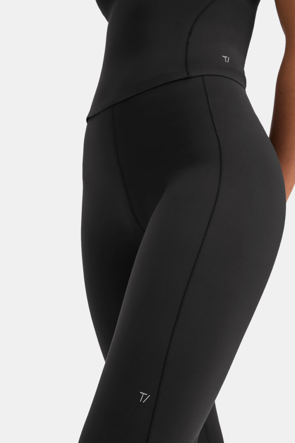 AIRFORM FLARED LEGGING - BLACK