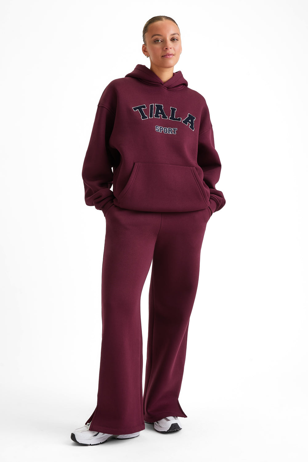 WIDE LEG CLUB LOGO JOGGER - BURGUNDY