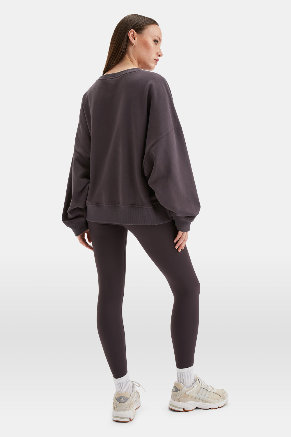 TALA STUDIO OVERSIZED FIT GIRLFRIEND SWEATSHIRT- COOL ESPRESSO