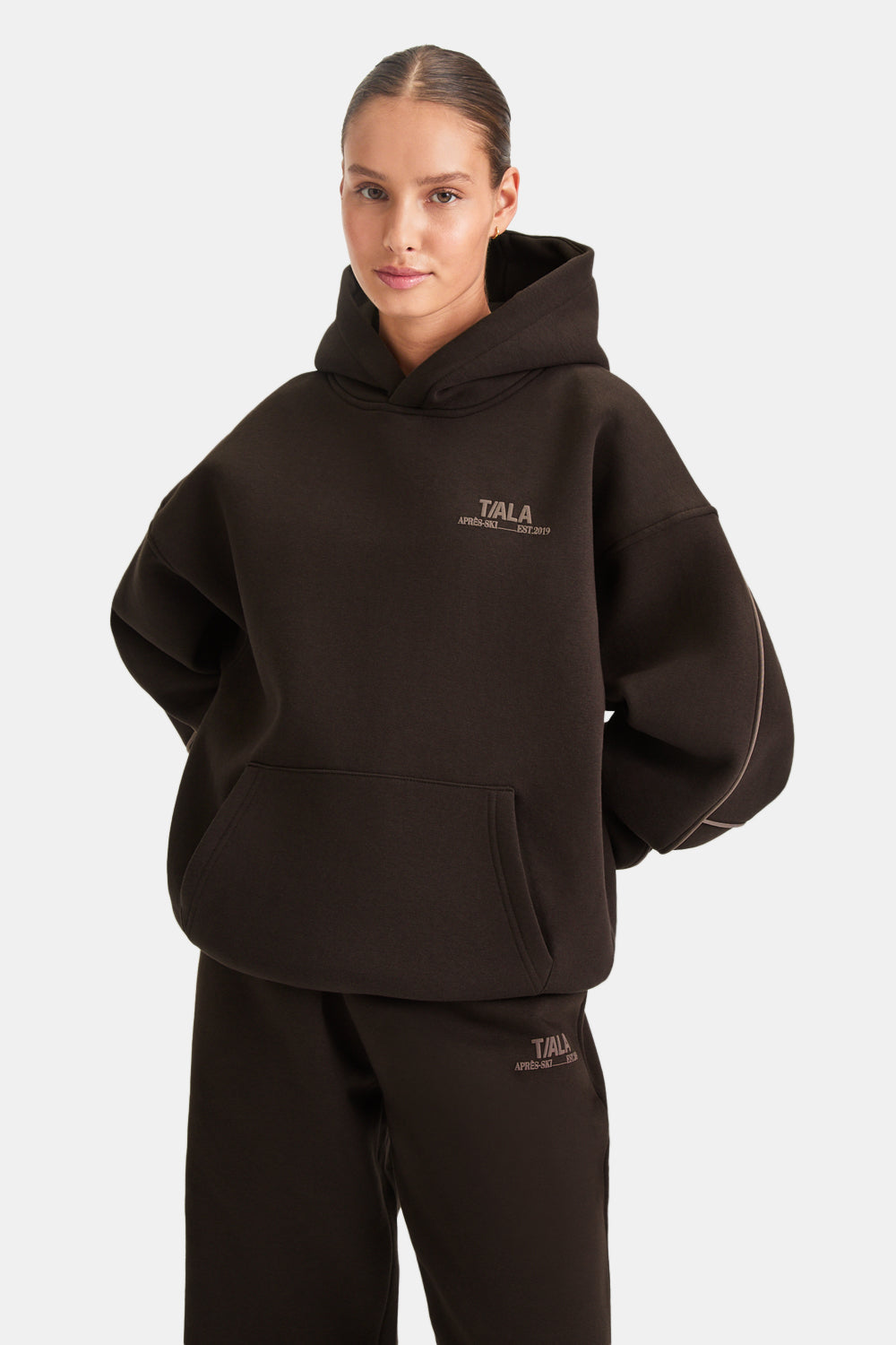 TALA WINTER SPORTS OVERSIZED HOODIE - AMERICANO