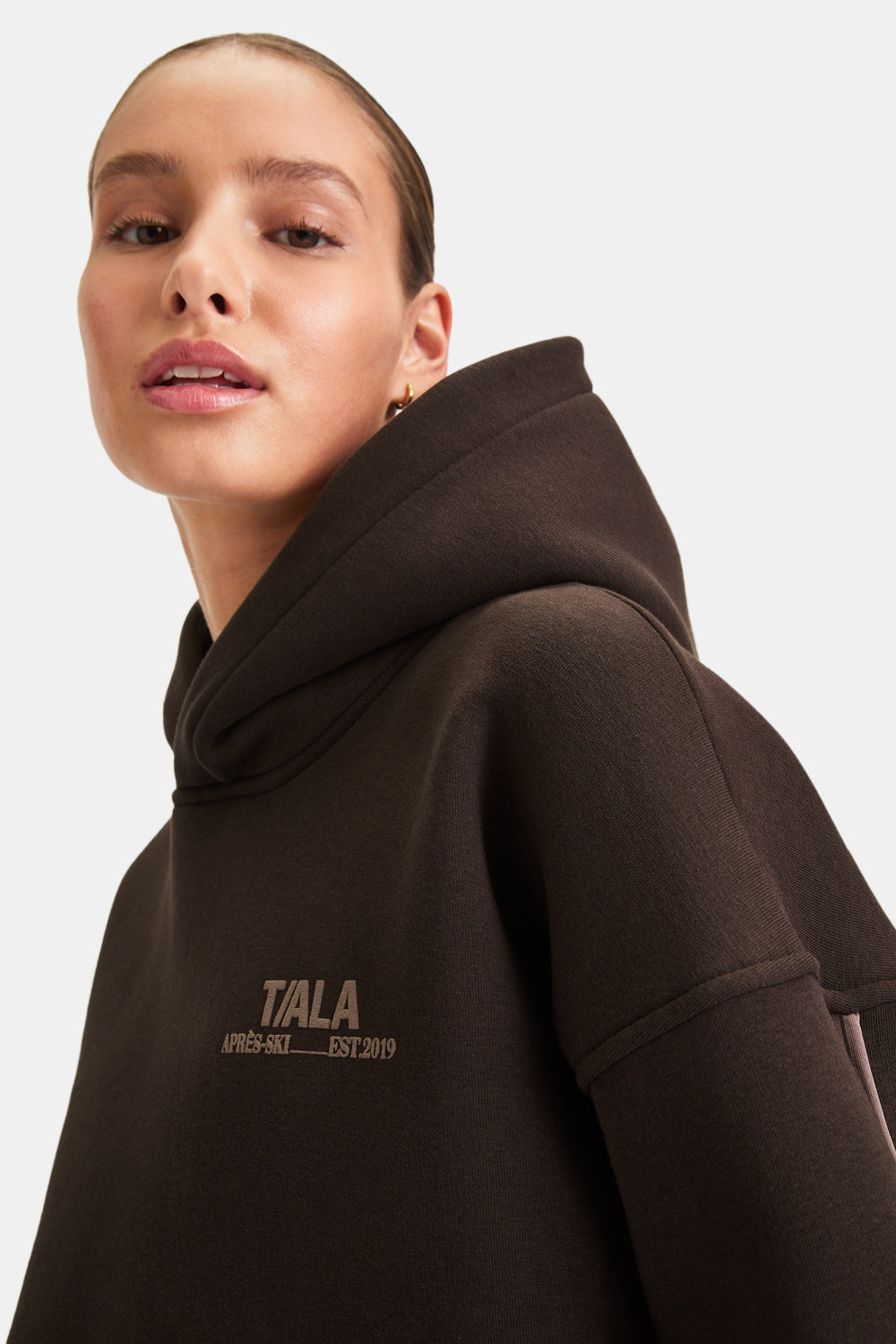 TALA WINTER SPORTS OVERSIZED HOODIE - AMERICANO