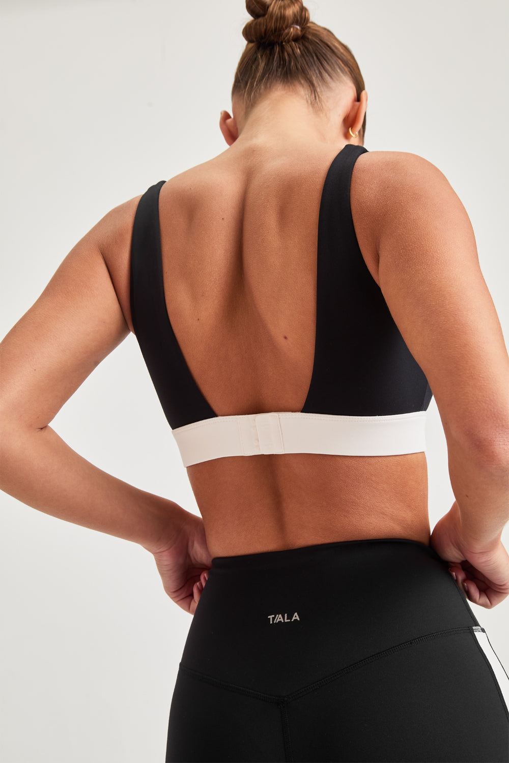 DAYFLEX OPEN BACK SQUARE NECK SPORTS BRA - SHADOW BLACK AND IVORY