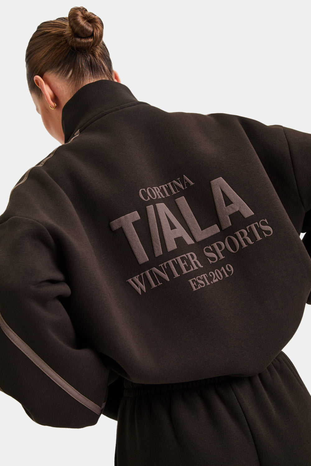 TALA WINTER SPORTS OVERSIZED QUARTER ZIP SWEATSHIRT - AMERICANO