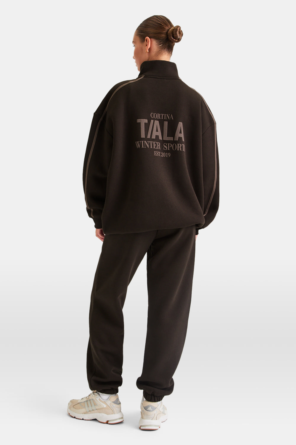 TALA WINTER SPORTS OVERSIZED QUARTER ZIP SWEATSHIRT - AMERICANO