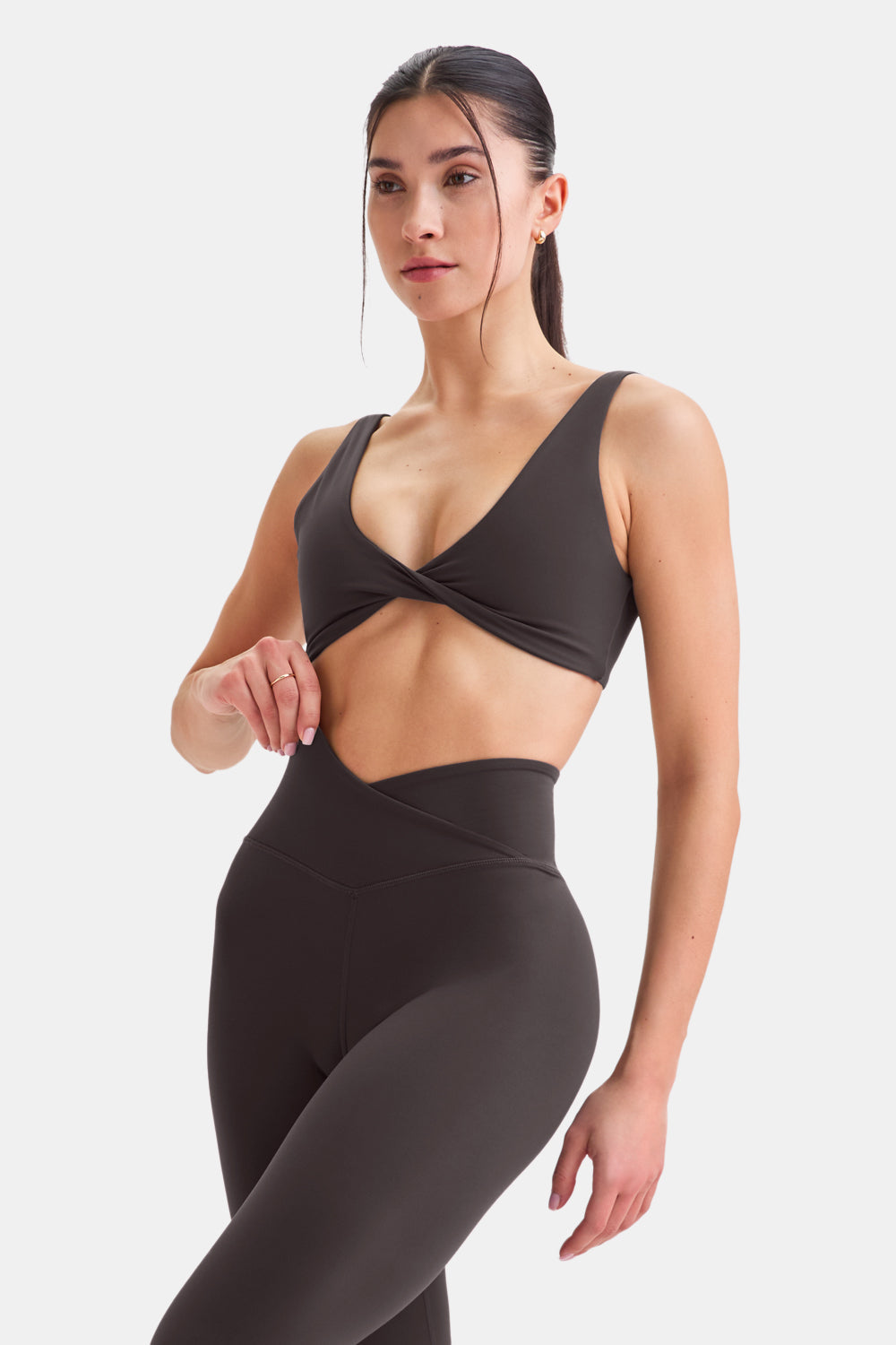 DAYFLEX TWIST FRONT SPORTS BRA - COOL ESPRESSO