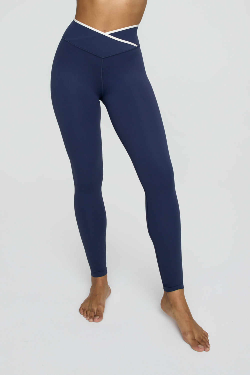 DayFlex Contrast Trim Wrap High Waisted Legging - Navy And Buttermilk