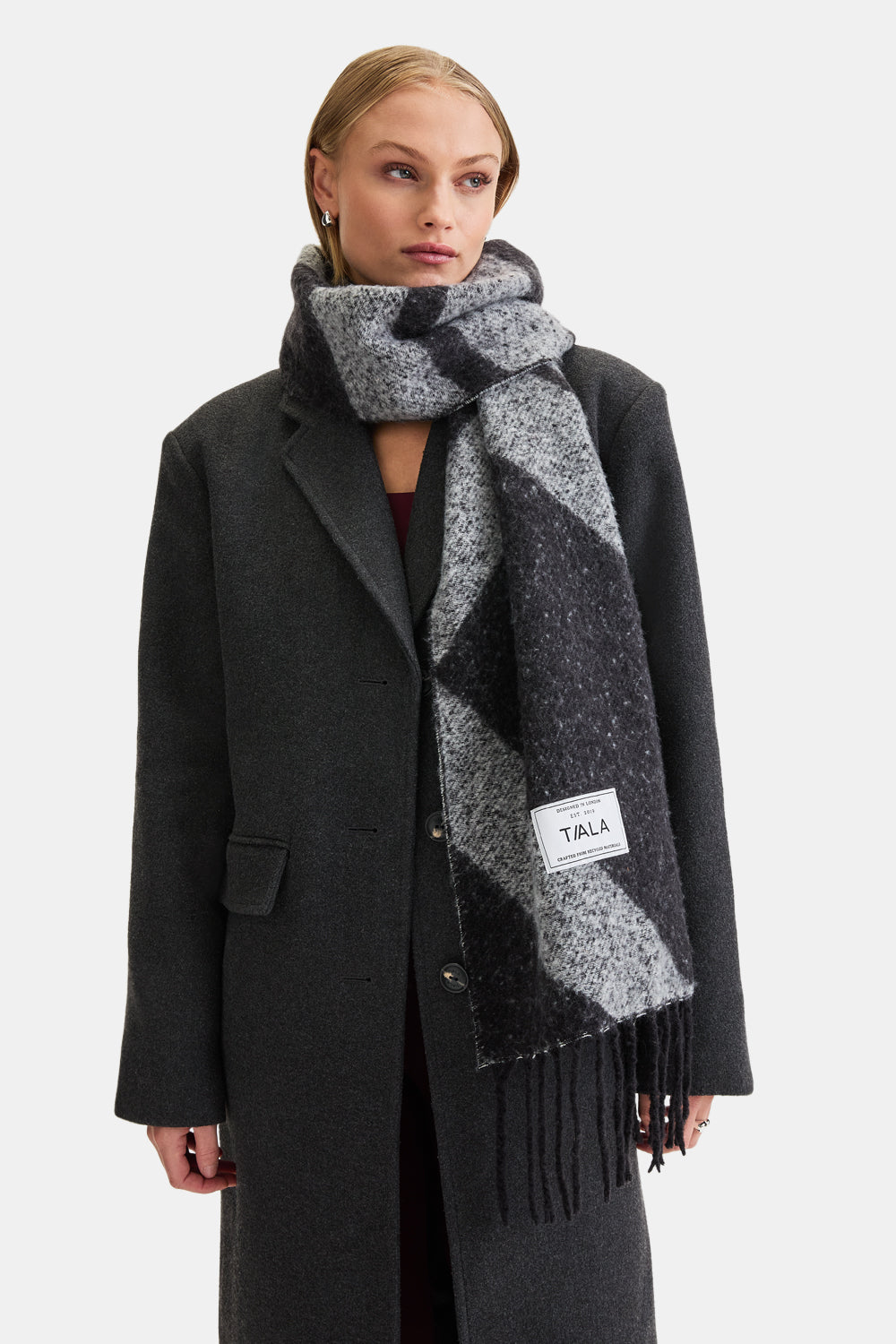 T LOGO BRUSHED SCARF - CHARCOAL AND BLACK