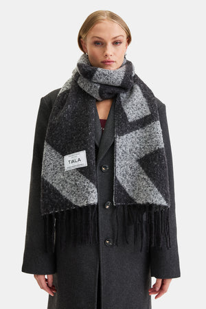 T LOGO BRUSHED SCARF - CHARCOAL AND BLACK