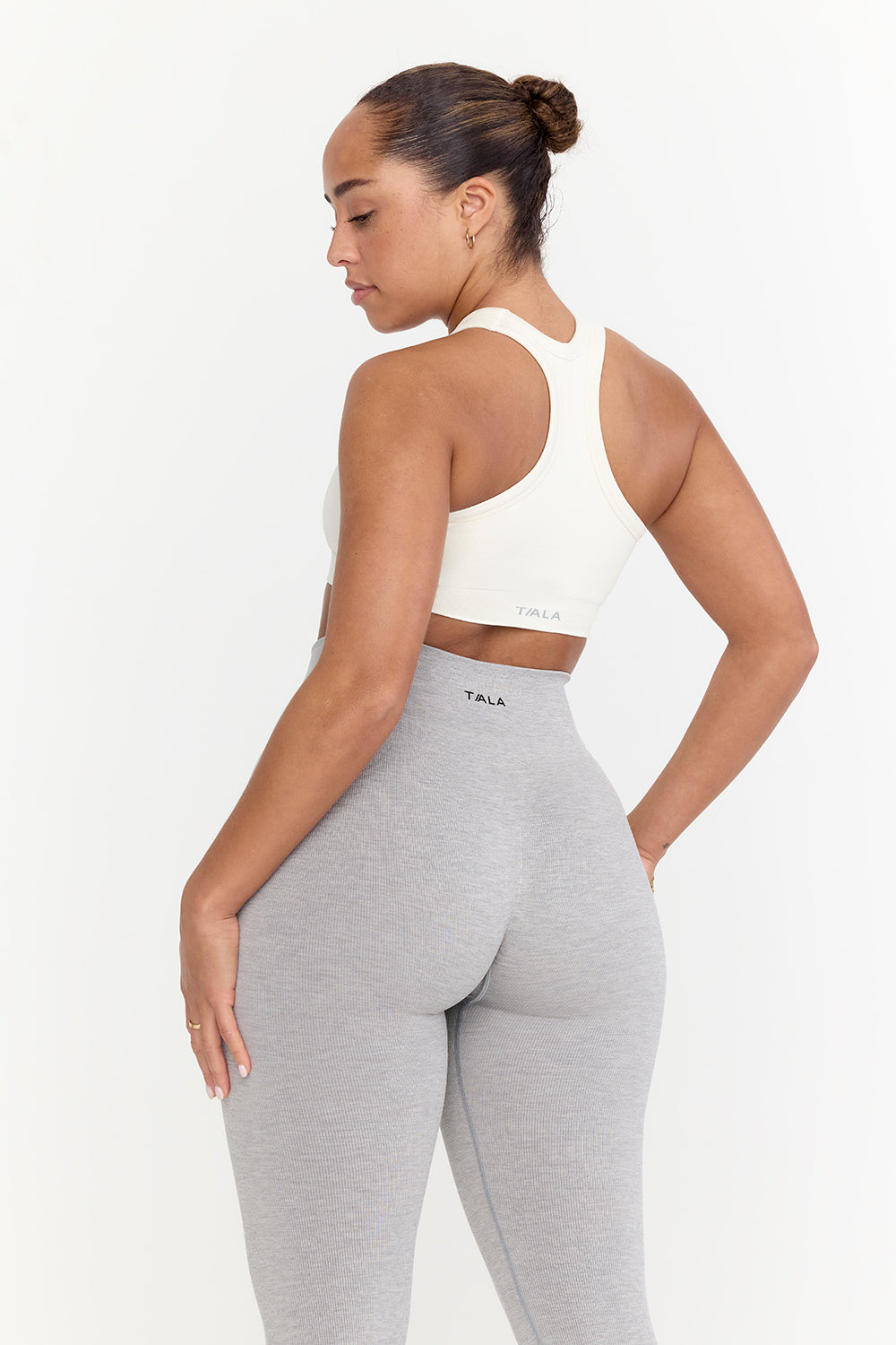 SCULPT SEAMLESS RIBBED RACER SPORTS BRA - MILK MARL