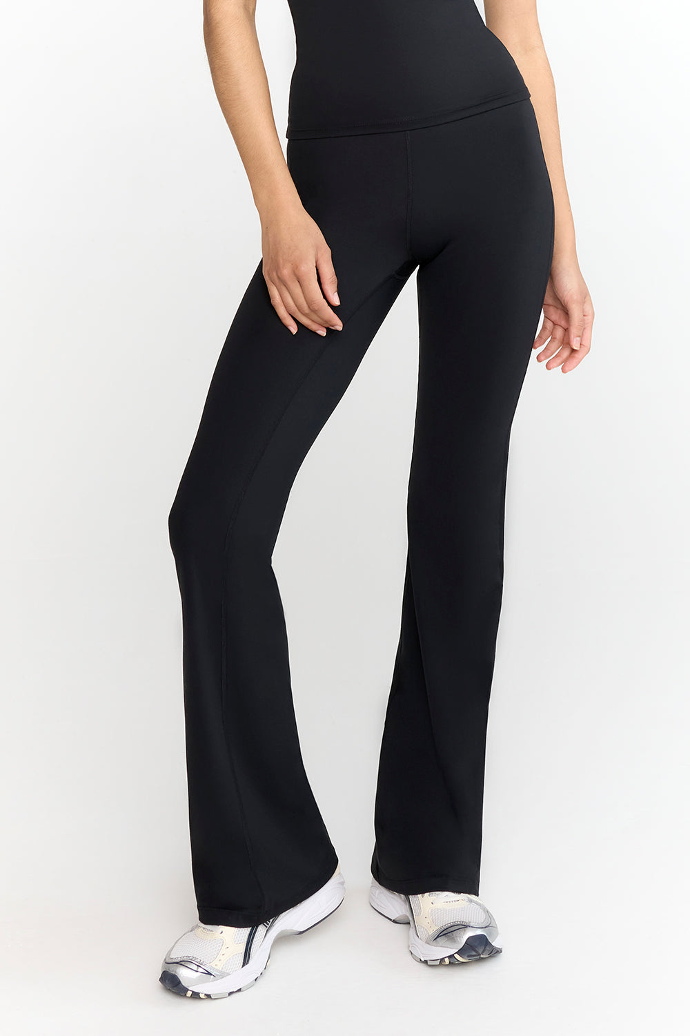 TALA SkinLuxe High Waisted Flared Legging Review - Gymfluencers