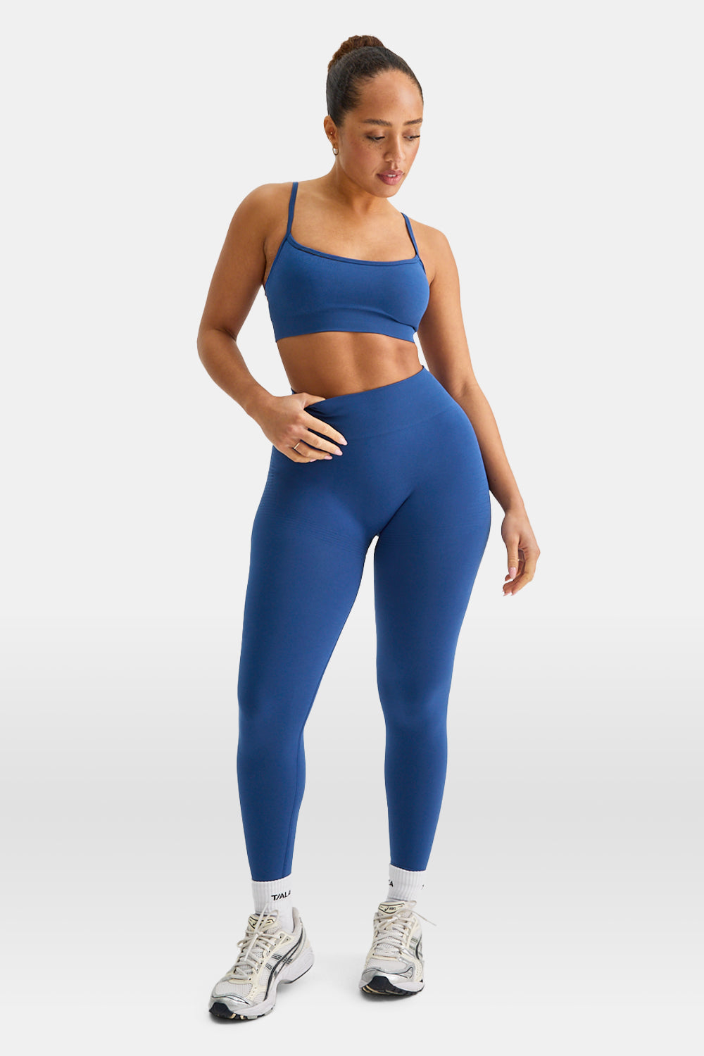 SCULPT SEAMLESS BANDEAU SPORTS BRA - COBALT BLUE