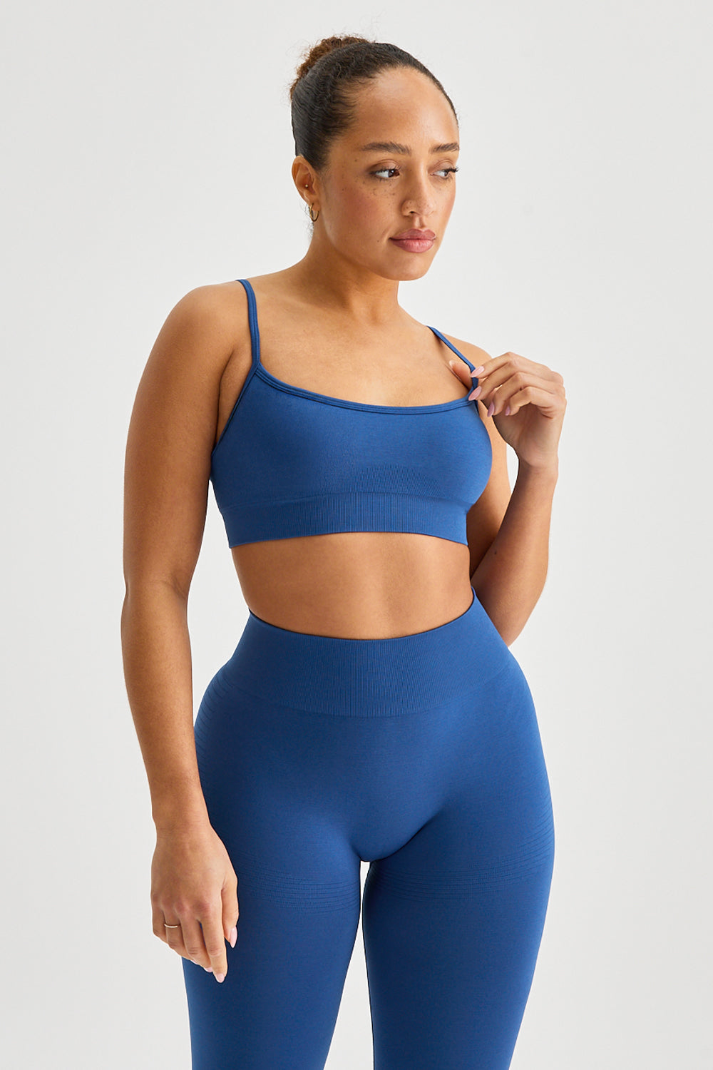 SCULPT SEAMLESS BANDEAU SPORTS BRA - COBALT BLUE