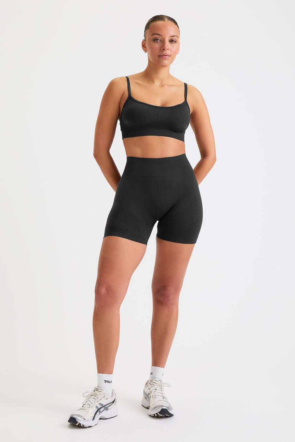 SCULPT SEAMLESS BANDEAU SPORTS BRA - BLACK MARL