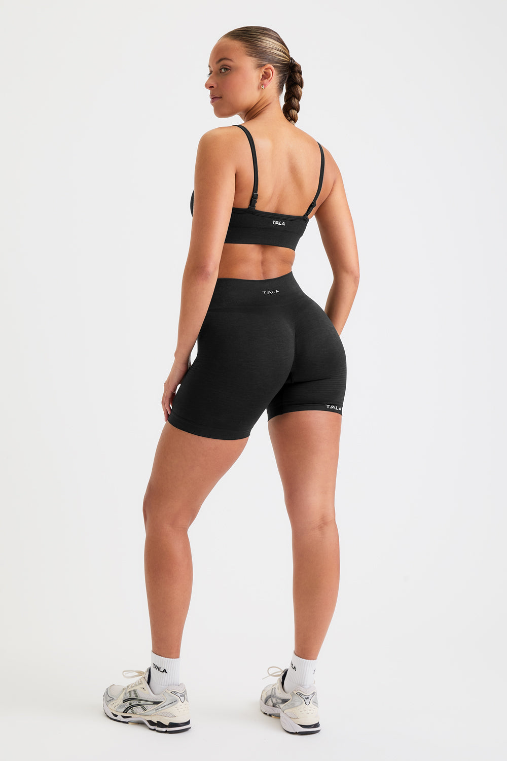 SCULPT SEAMLESS BANDEAU SPORTS BRA - BLACK MARL