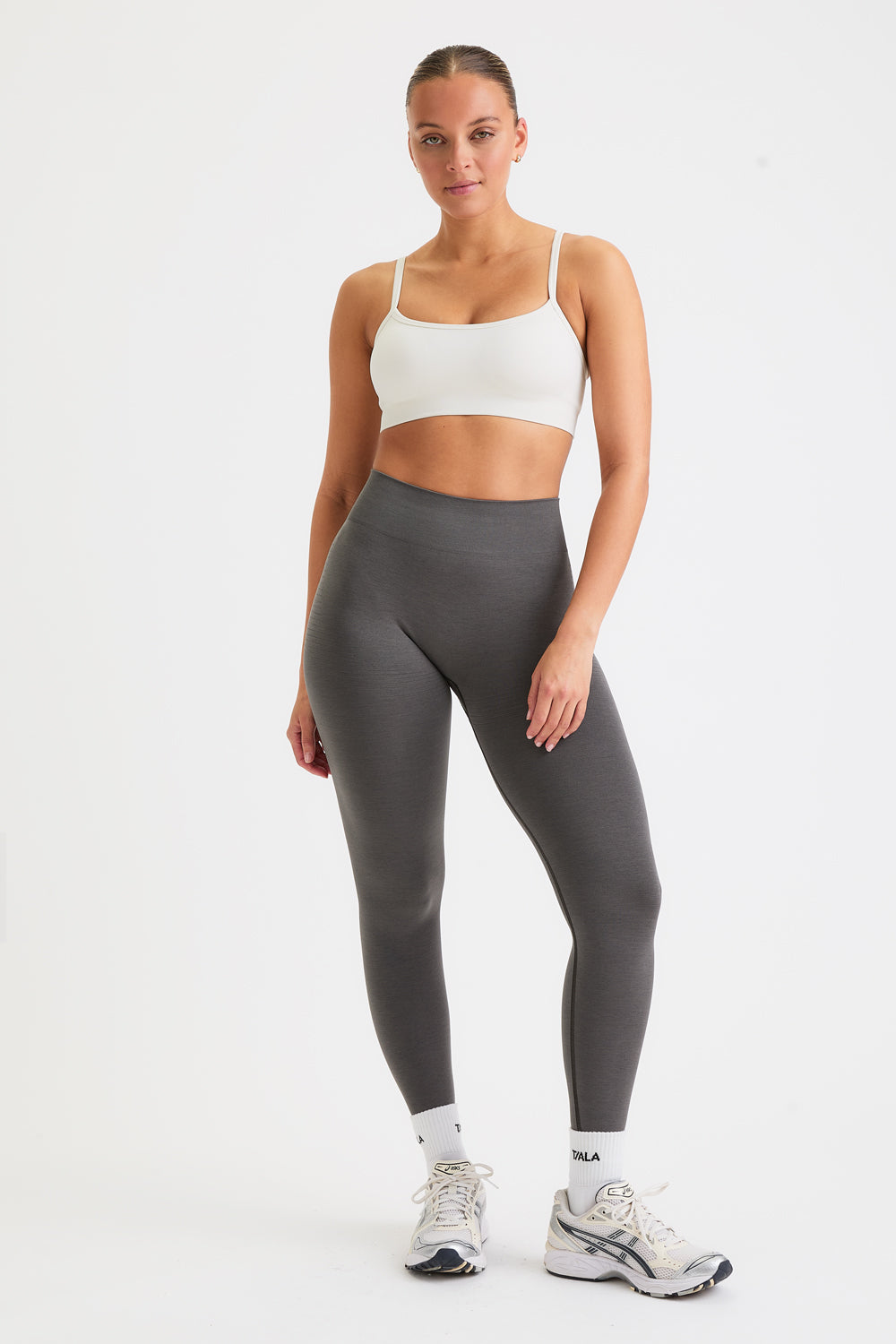 SCULPT SEAMLESS BANDEAU SPORTS BRA - MILK MARL