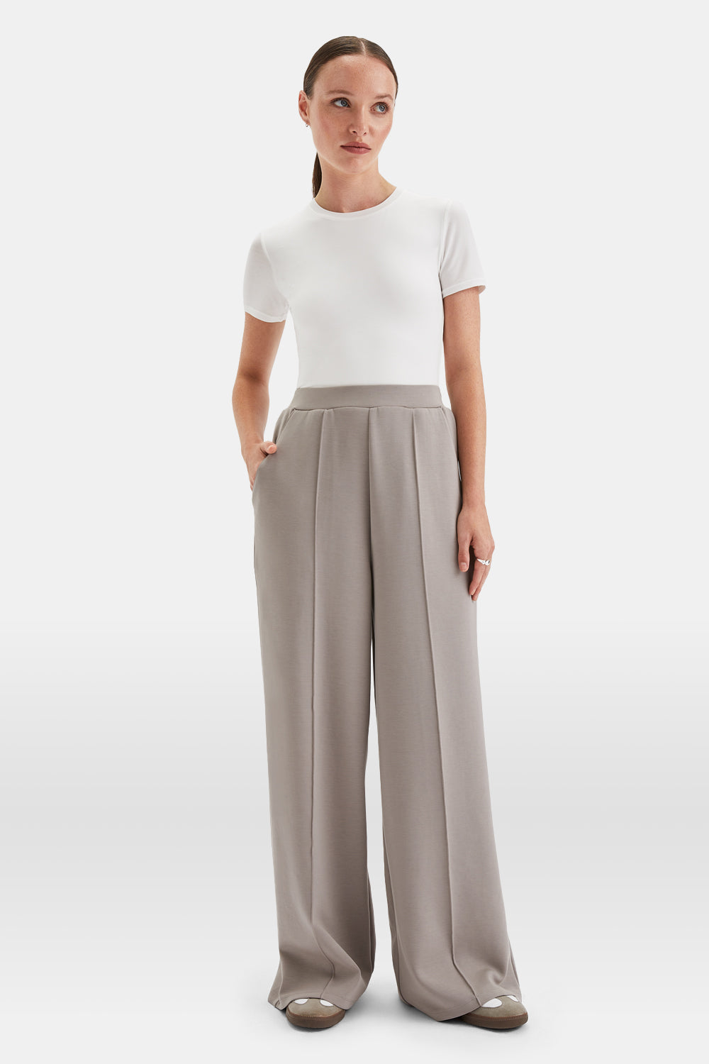 SOFTSMART ELEVATED WIDE LEG JOGGER - PEBBLE