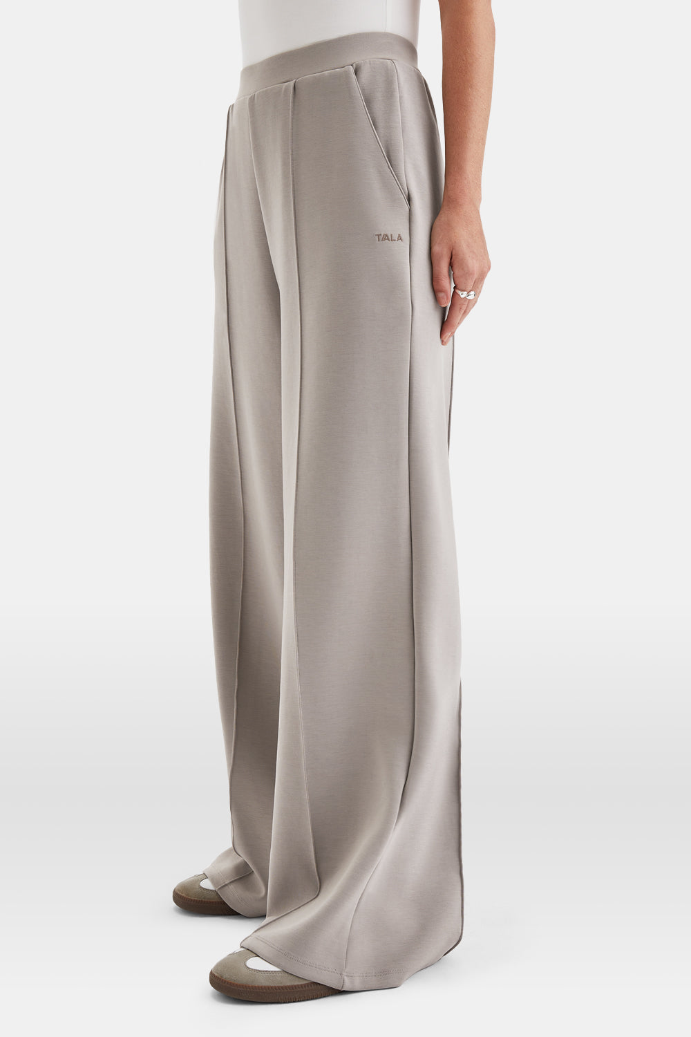 SOFTSMART ELEVATED WIDE LEG JOGGER - PEBBLE