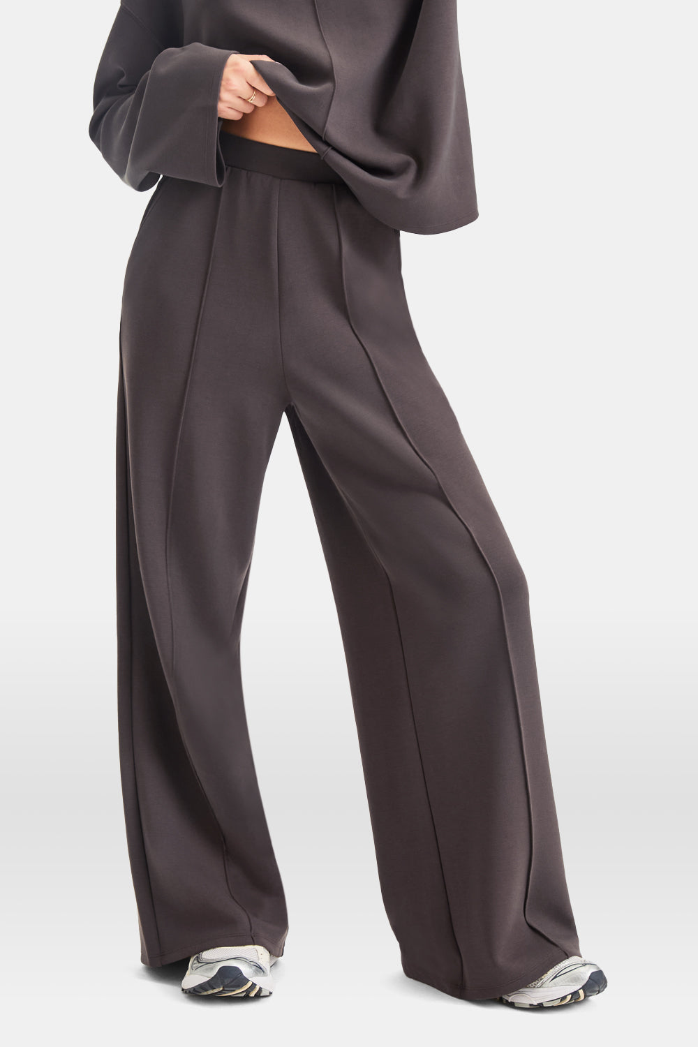 SOFTSMART ELEVATED WIDE LEG JOGGER - COCOA