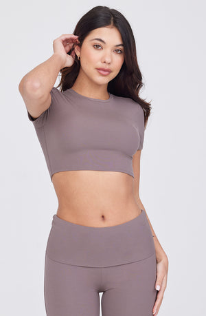 365 SCULPTING LOUNGE SHORT SLEEVE CROP T-SHIRT - MOCHA