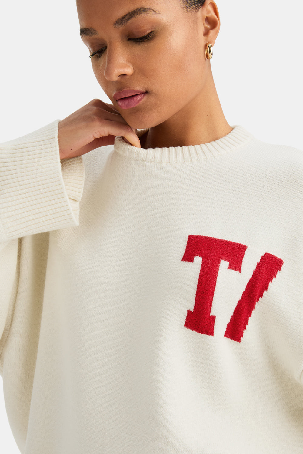 T LOGO KNIT SWEATER - BUTTERMILK AND CHILLI RED