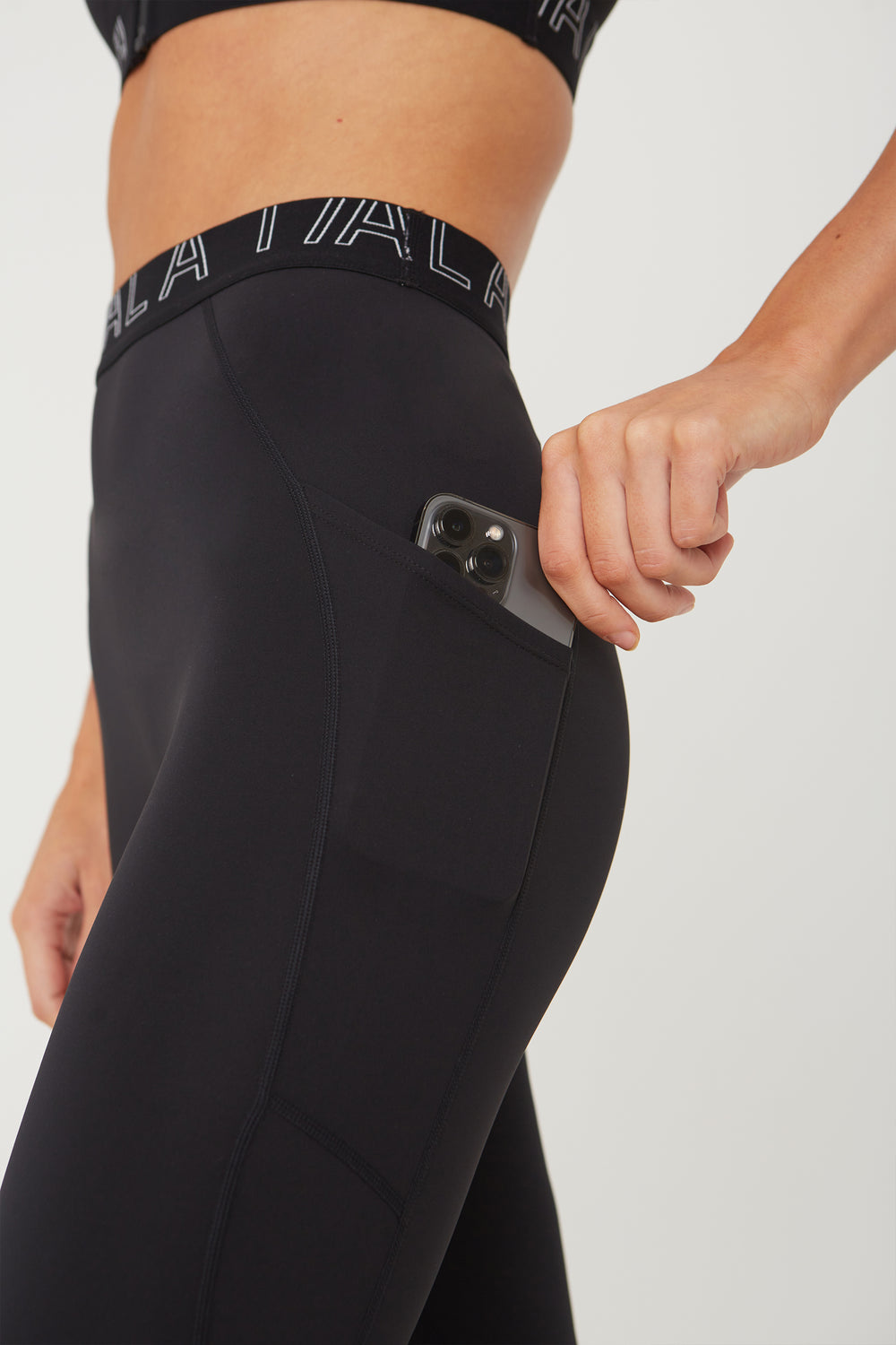 FORMTECH SIDE POCKET RUNNING LEGGING- BLACK