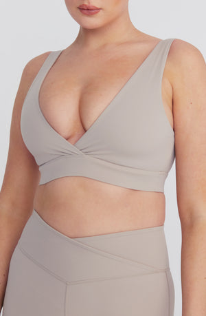 DAYFLEX V NECK SPORTS BRA - LATTE