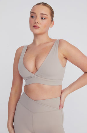 DAYFLEX V NECK SPORTS BRA - LATTE